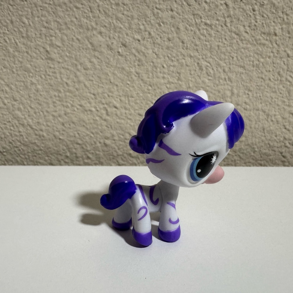 Littlest Pet Shop Series 4 G7 Zebra # 249
New out of box. - Picture 3 of 5